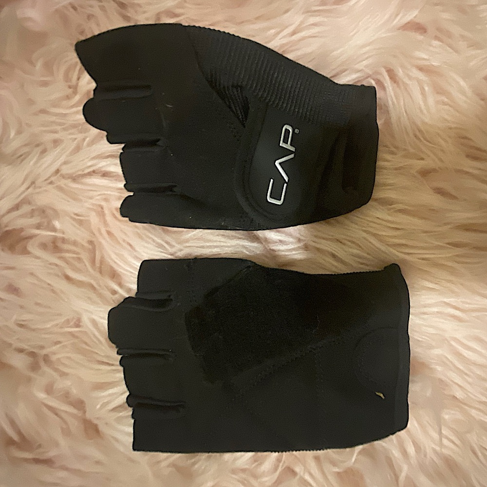 Open fingered gloves